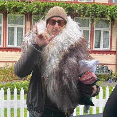 jeremy strong wearing an unspecified animal